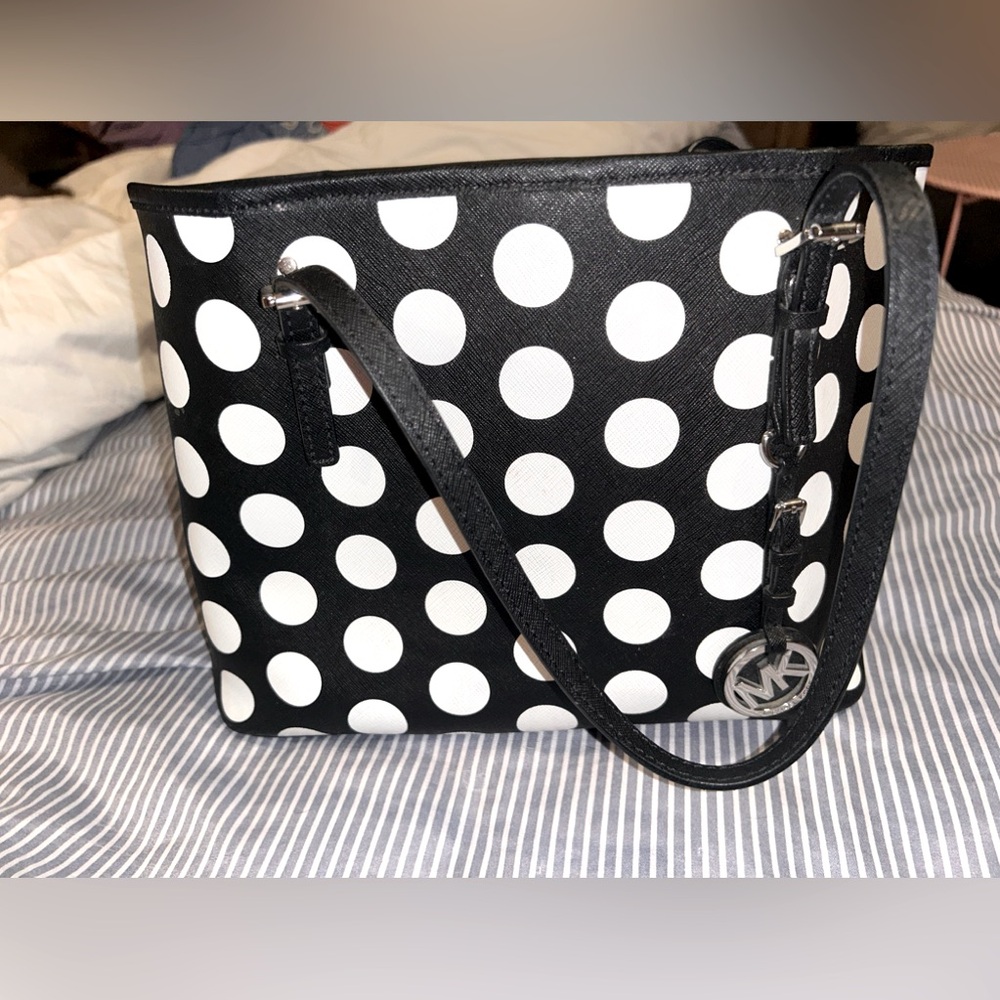 Pre owned Michael Kors small never full bag